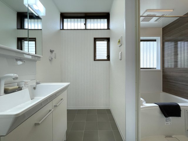 知る人ぞ知る。市街地が近く、自然も豊かな街。それが、『旭区上白根町』リフォーム戸建のランドリースペース