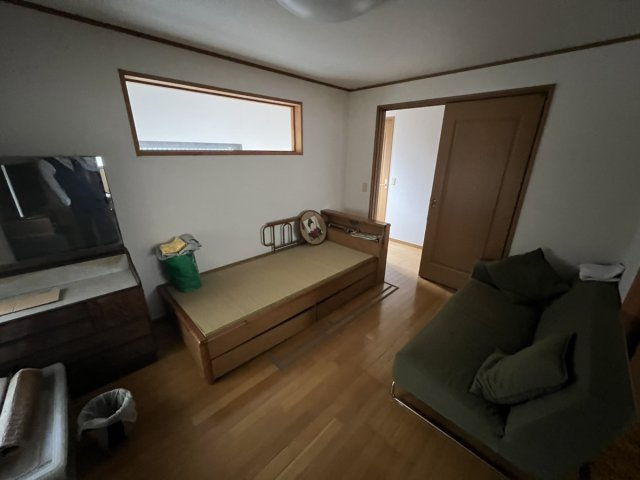 港町戸建ての洋室