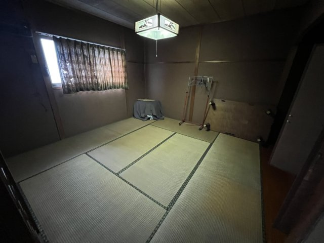 港町戸建ての和室