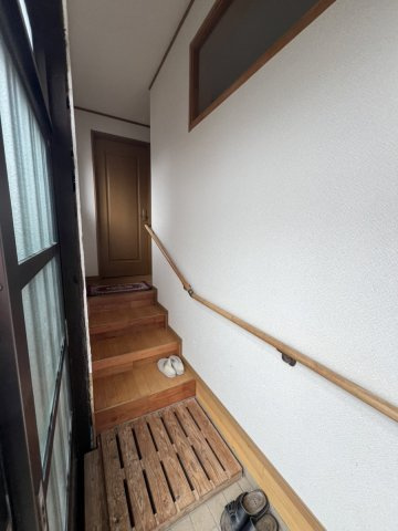 港町戸建ての玄関