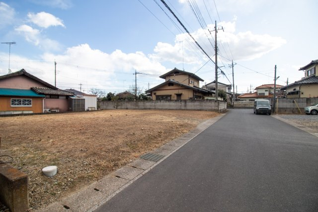 足利市借宿町１丁目の売地の前面道路含む現地写真
