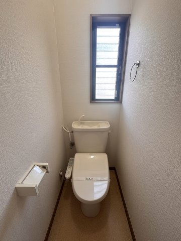 長岡京市久貝2丁目貸家のトイレ|温水洗浄便座