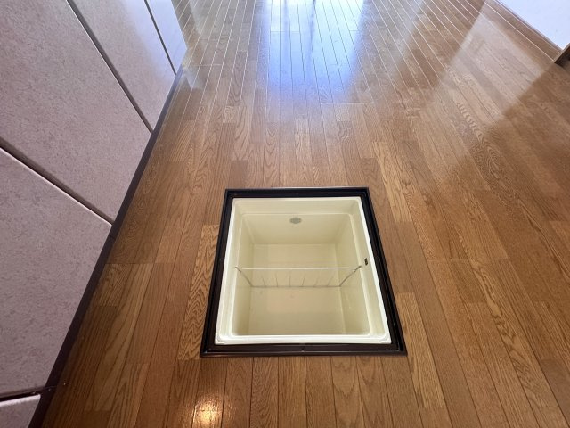 長岡京市久貝2丁目貸家のその他|床下収納