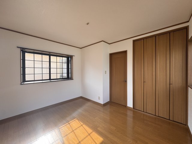 長岡京市久貝2丁目貸家の洋室|6.6帖洋室　3面採光