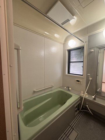 長岡京市久貝2丁目貸家の浴室|浴室換気乾燥機付き