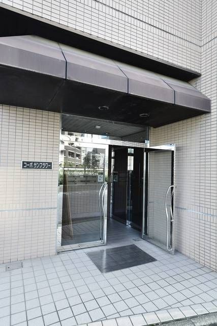 コーポサンフラワーのエントランス