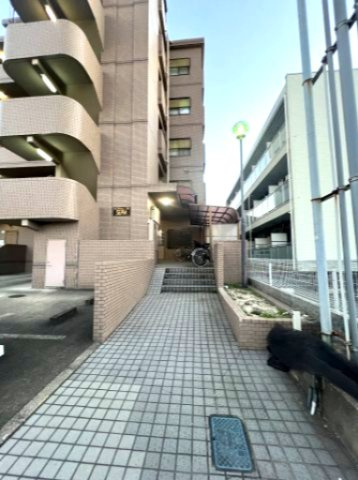 辰巳町セピア館のエントランス|建物の内部です