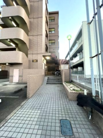 辰巳町セピア館のエントランス