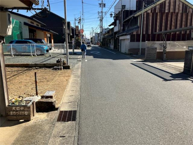売地　豊橋市大岩町の前面道路含む現地写真|前面道路（西側より撮影）