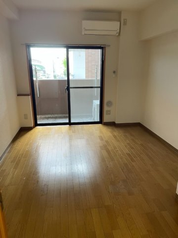 クレール中台の居間・リビング