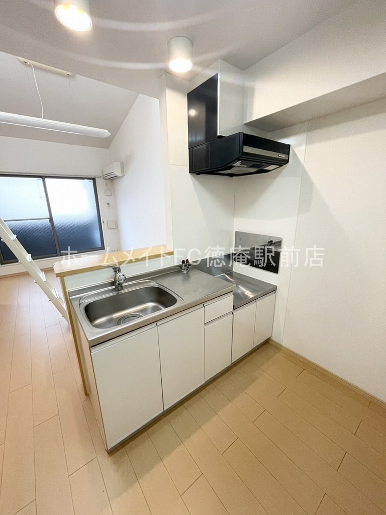 大東市諸福３丁目のアパートのキッチン