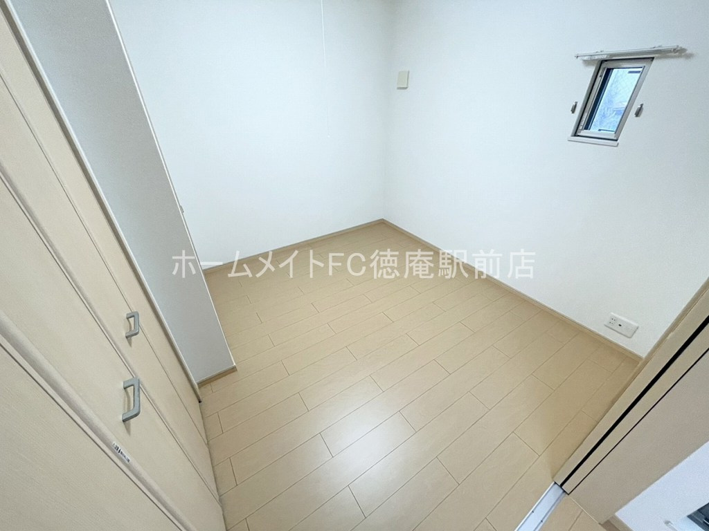 大東市諸福３丁目のアパートの洋室