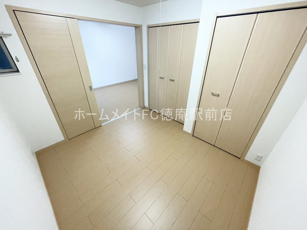 大東市諸福３丁目のアパートの洋室