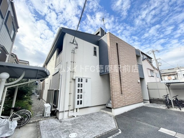 大東市諸福３丁目のアパートの外観