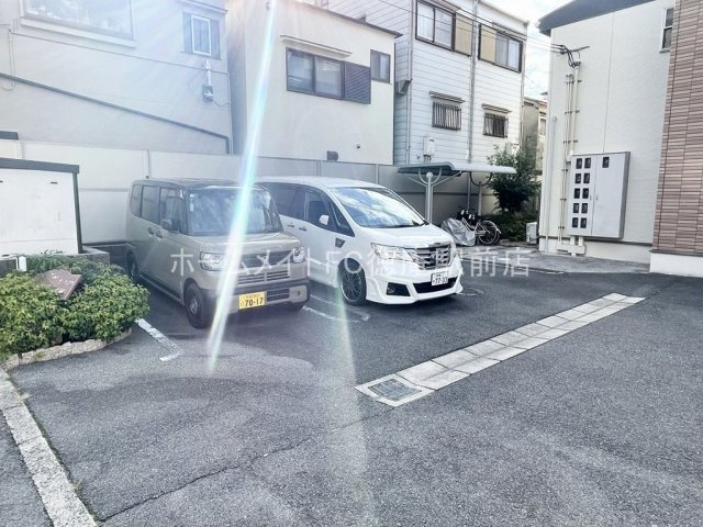 大東市諸福３丁目のアパートの駐車場