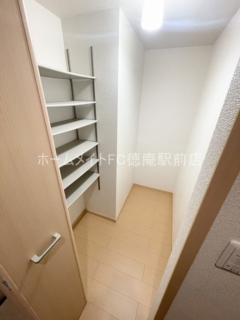 大東市諸福３丁目のアパートの収納