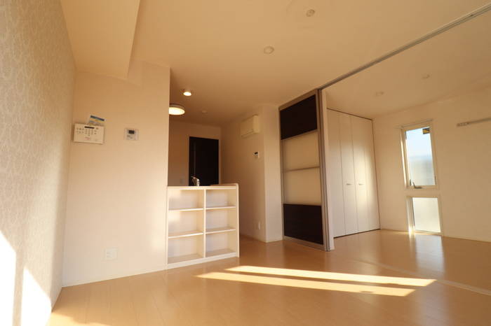 熊本市南区御幸笛田２丁目のアパートの居間・リビング