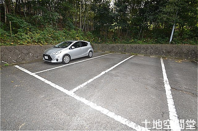 グリーンヴィレッジ則松の駐車場