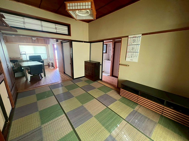 米子市立町中古戸建の和室|一部リフォームされております。
