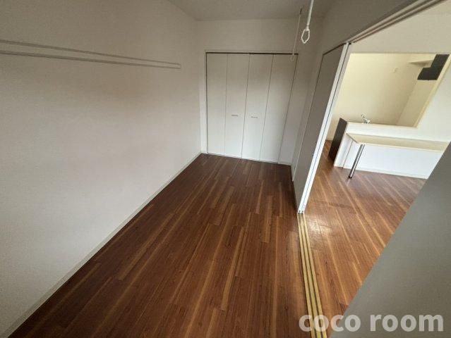 レセーナの洋室