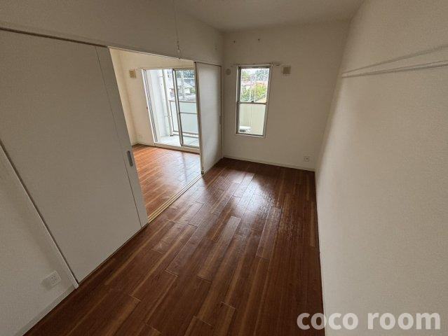 レセーナの洋室