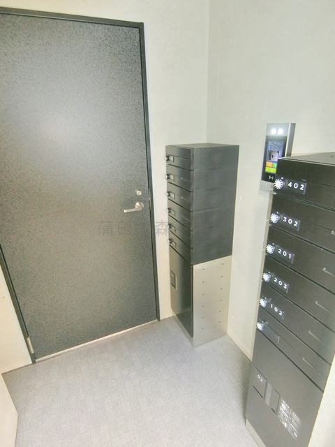 アーデン大森のエントランス|オートロック　メールボックス宅配ボックス付き