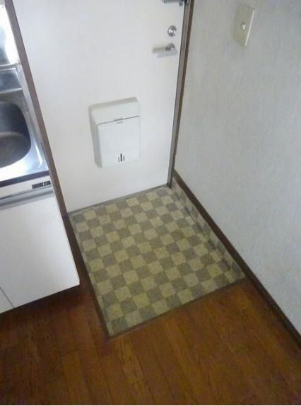 ロイヤル杉本A　礼金0　無料駐輪場　南向き　最上階の玄関