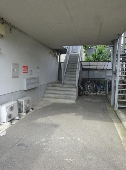 ロイヤル杉本A　礼金0　無料駐輪場　南向き　最上階の駐車場