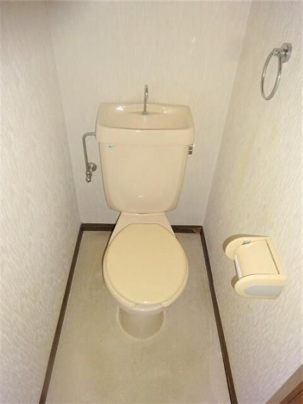 ロイヤル杉本A　礼金0　無料駐輪場　南向き　最上階のトイレ