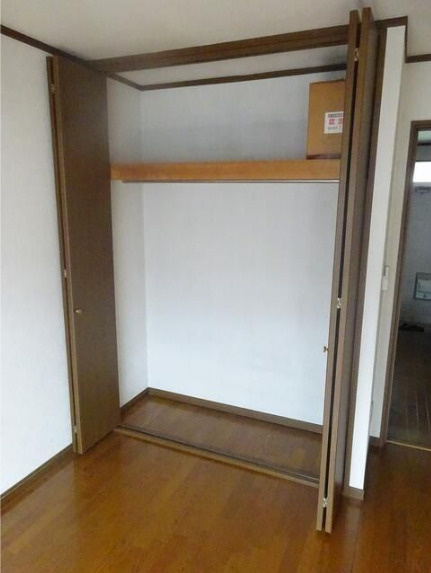 ロイヤル杉本A　礼金0　無料駐輪場　南向き　最上階の収納