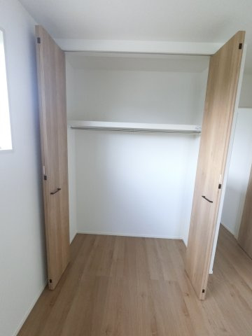 鳥栖市曽根崎町1期　1号棟の内観：施工例|クローゼット