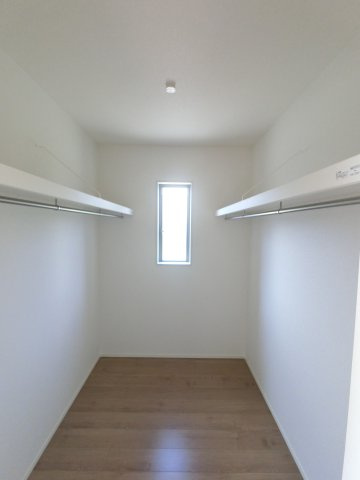 鳥栖市曽根崎町1期　1号棟の内観：施工例|ウォークインクローゼット