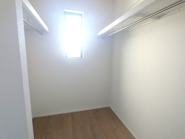 鳥栖市曽根崎町1期　2号棟の内観：施工例|ウォークインクローゼット