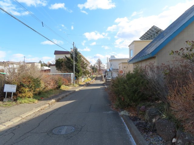 北見市高砂町１２番３１号　古家付き売地の前面道路含む現地写真