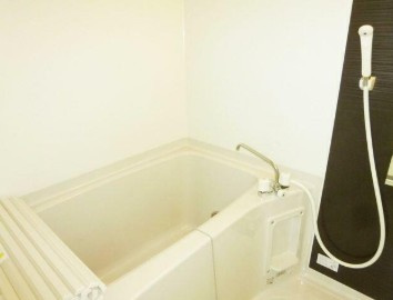 【浴室】 | Terrace Tamias | 追い焚き機能、浴室乾燥機付きバス。