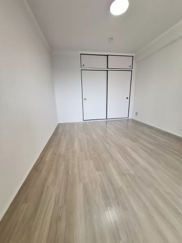 レフィナードの洋室