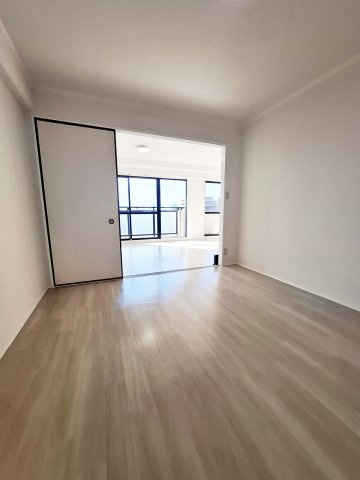 レフィナードの洋室