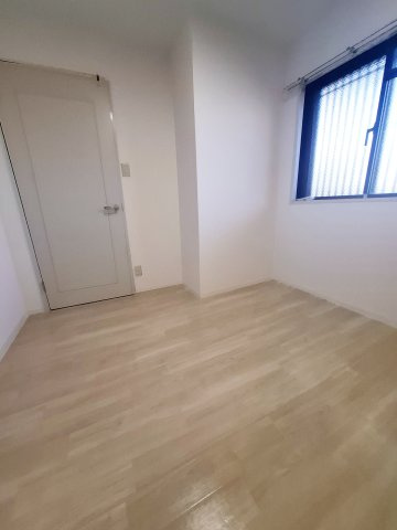 レフィナードの寝室