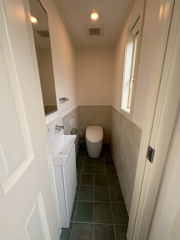 ヴィラアイビスのトイレ|落ち着いた色調のトイレです