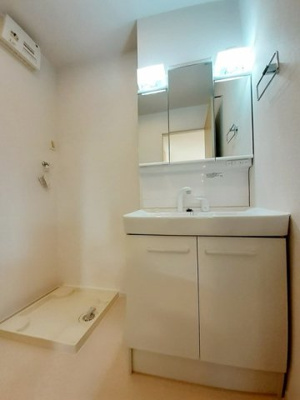 【洗面所】 | プレリメール | 明るい洗面所です