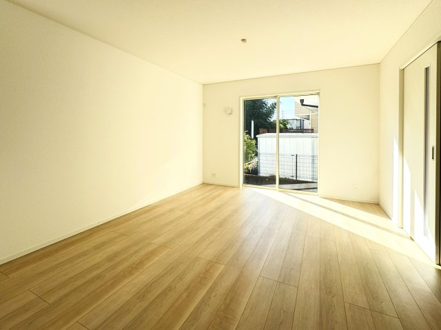 【居間・リビング】 | 柏市藤心１丁目新築戸建（藤心第６） | 16帖リビングダイニングキッチン