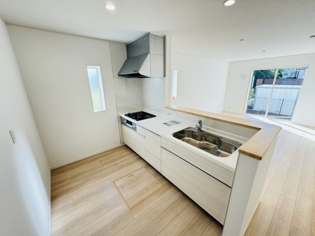 【キッチン】 | 柏市藤心１丁目新築戸建（藤心第６） | 広々システムキッチン・シンクの水栓には浄水器がついてます！