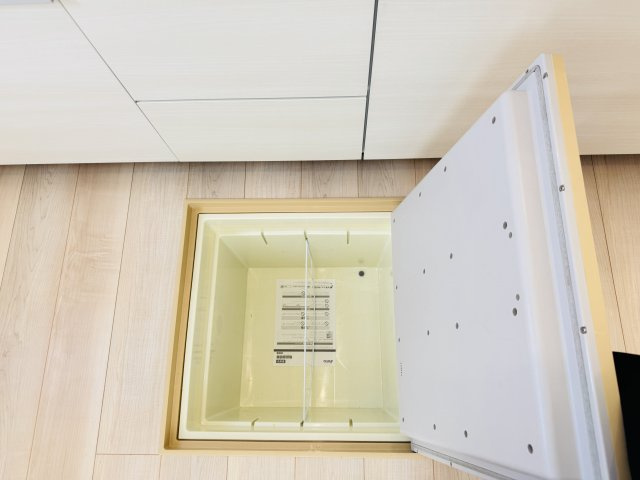 柏市藤心１丁目新築戸建（藤心第６）のキッチン|キッチン床下収納