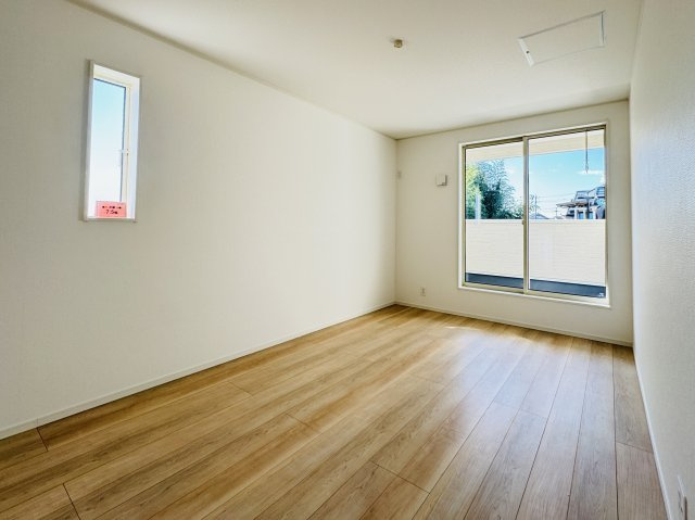 柏市藤心１丁目新築戸建（藤心第６）の寝室|7.5帖寝室・南側バルコニー前の明るいお部屋です♪