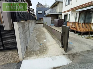 【駐車場】 | 2台駐車可能（車種によります）