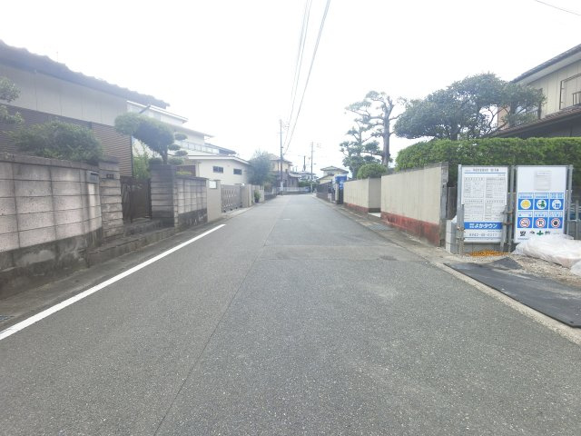 鳥栖市曽根崎1期　2号棟の前面道路含む現地写真