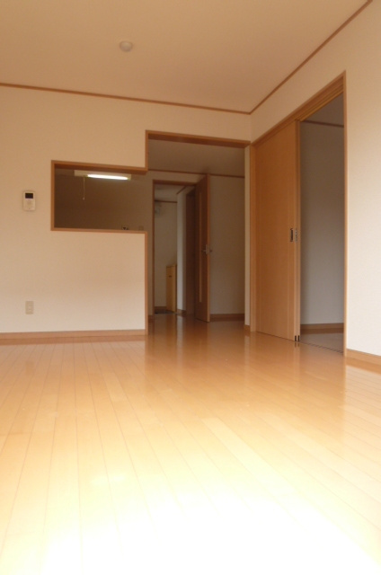 チャームビラⅡの居間・リビング|ゆったりとしたリビングです