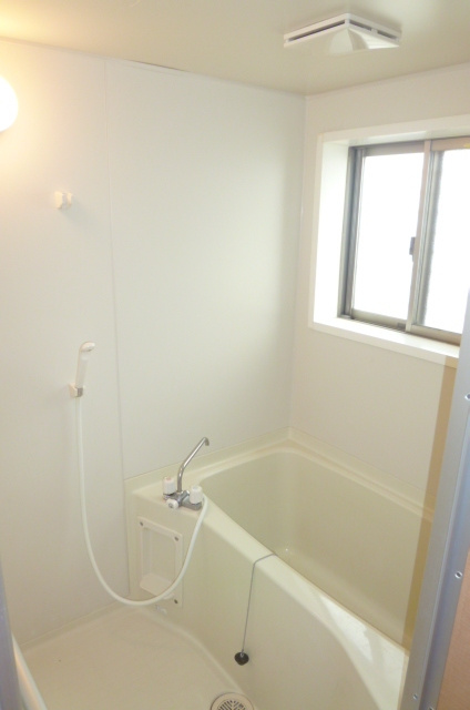 チャームビラⅡの浴室|日々の疲れを癒すお風呂付です