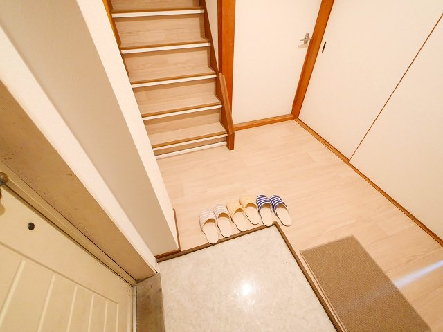 Revo郡山の玄関