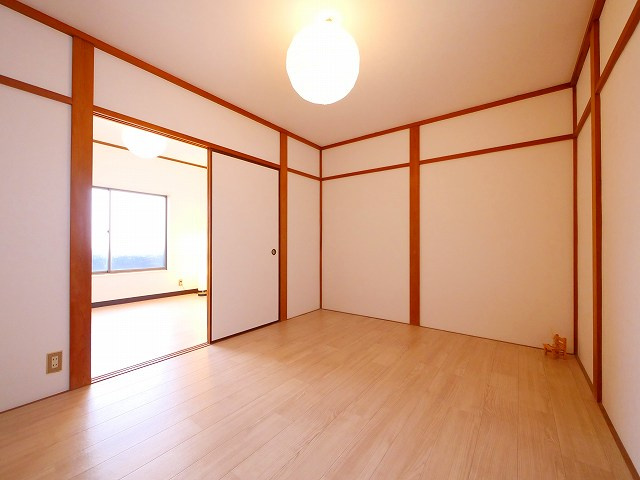 Revo郡山の洋室